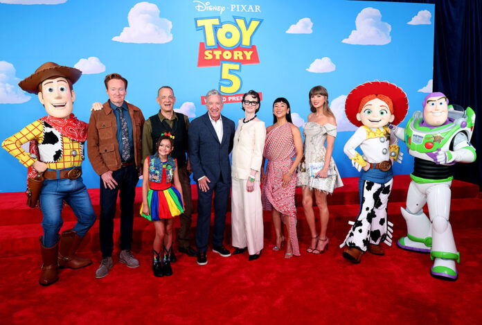 THR_Germany_ToyStory5_TaylorSwift_TomHanks